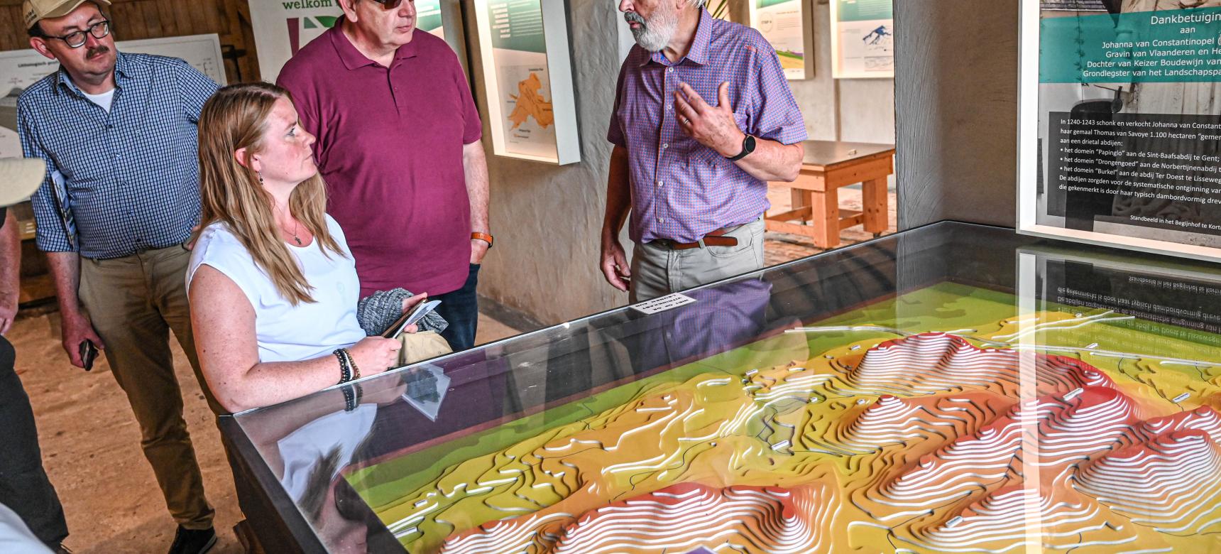 Drongengoedhoeve tentoonstelling cuesta